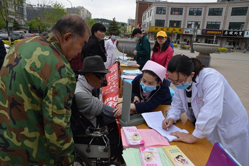 滦平县红十字会组织“5.8世界红十字日”活动(图2)