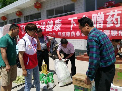 精准扶贫惠民生 下乡义诊送健康—兴隆县南天门乡大洼村义诊赠药活动(图3)
