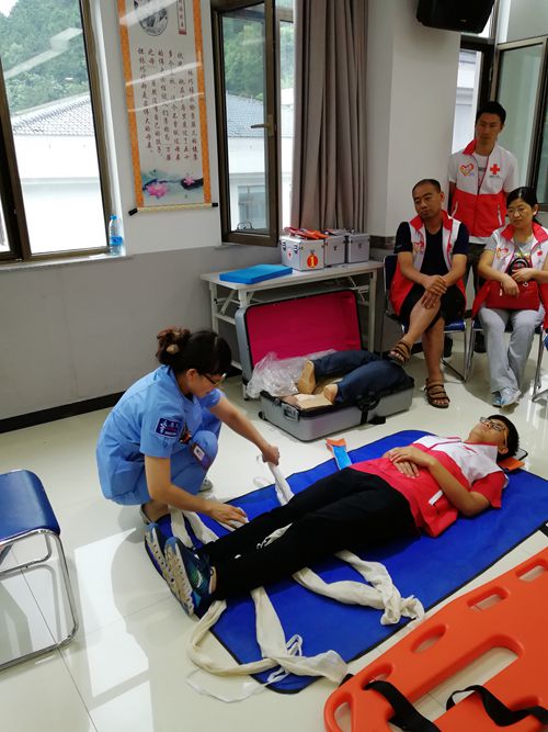 承德红十字应急救护培训暨生命安全体验亲子夏令营第十一、十二期剪影(图8)