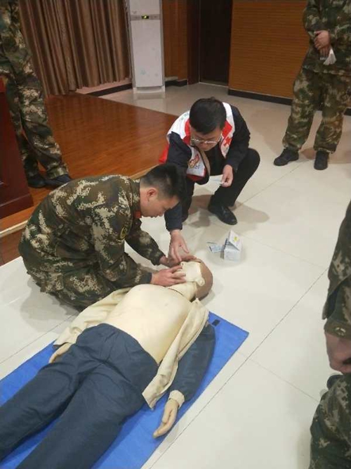 红十字应急救护培训走进双滦区公安消防大队(图3)
