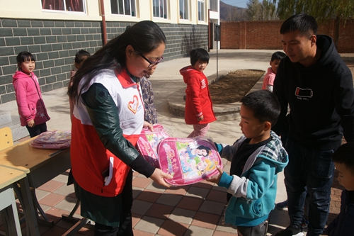 承德市红十字会圆梦助学行动走进承德县三沟镇下二道河小学(图5)