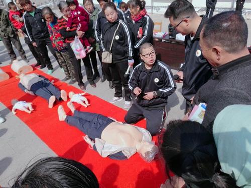 滦平县红十字会组织群众开展应急救护培训(图3)