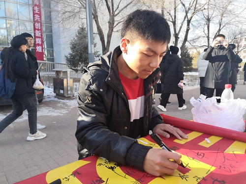 早期临床促进会举办“世界艾滋病日”校园宣传签字活动圆满结束(图2)