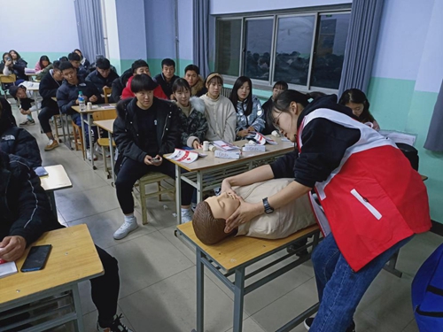 “救在身边”大学生红十字应急救护培训结业(图3)