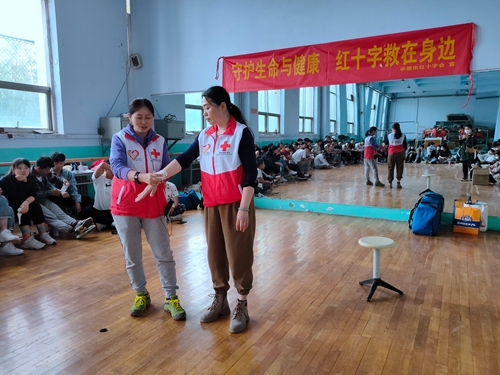 承德市红十字系统积极开展“红十字博爱周”系列宣传活动，助力健康中国(图2)
